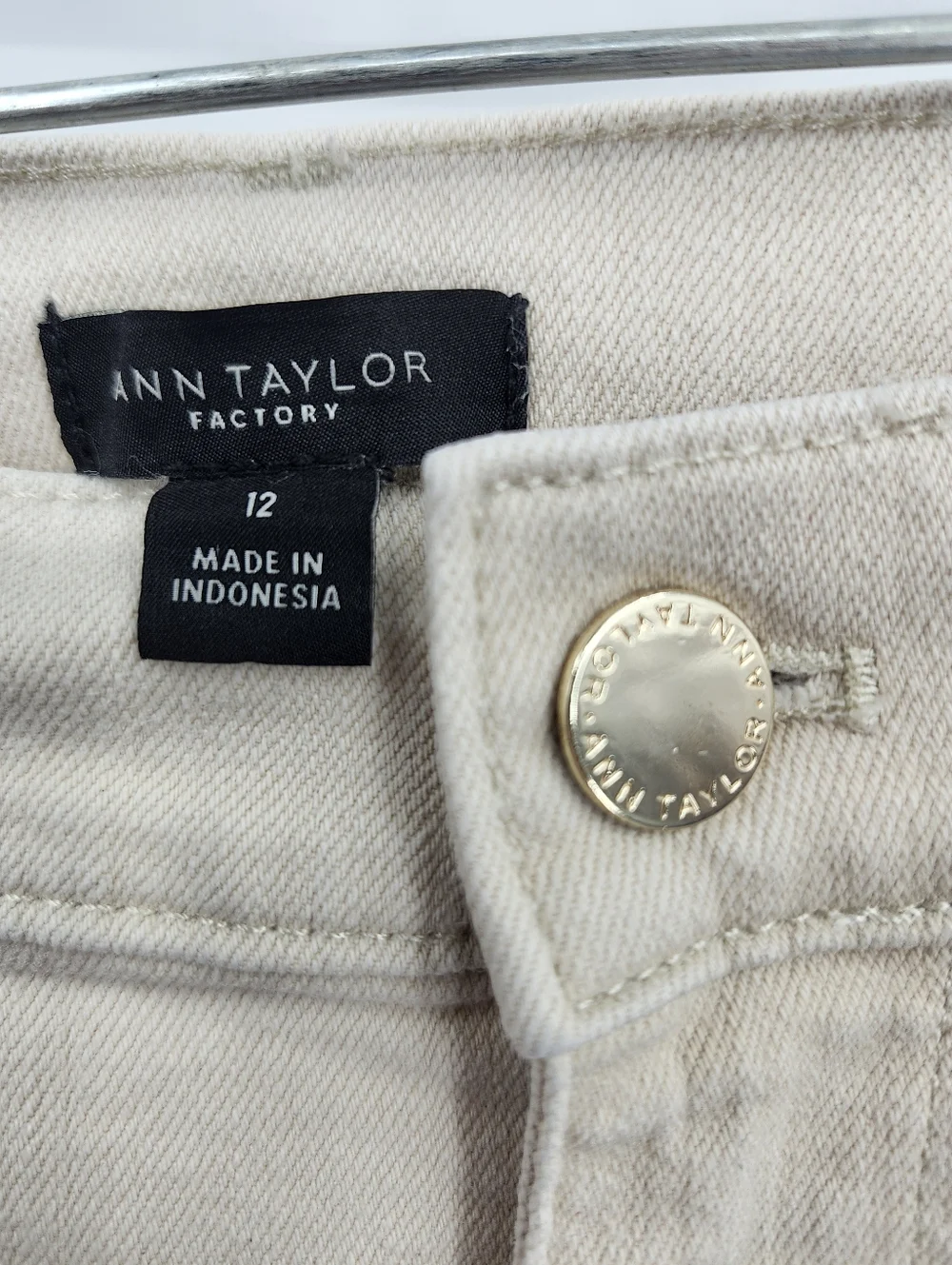 Ann Taylor Size 12 Straight‎ Leg Cream Summer Jeans Pants
